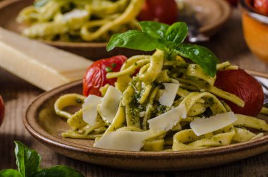 Makarna pesto fesleğen
