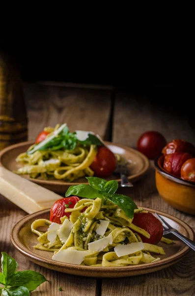 Pasta pesto albahaca —  Fotos de Stock