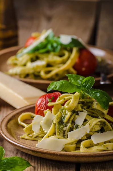 Pasta pesto basilicum — Stockfoto