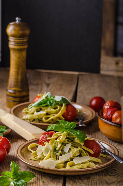 Pasta pesto basil