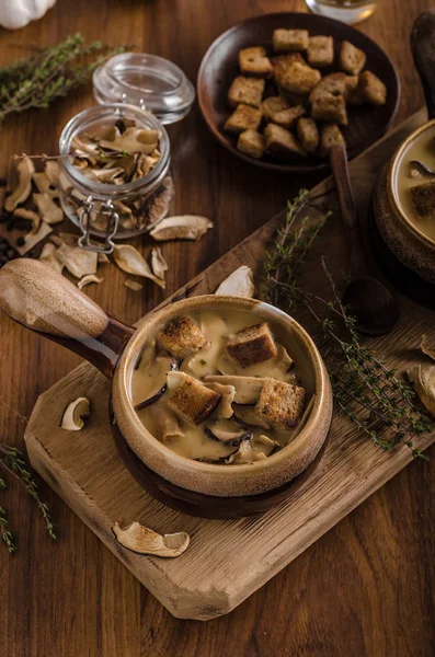 Sopa de cogumelos rústico — Fotografia de Stock