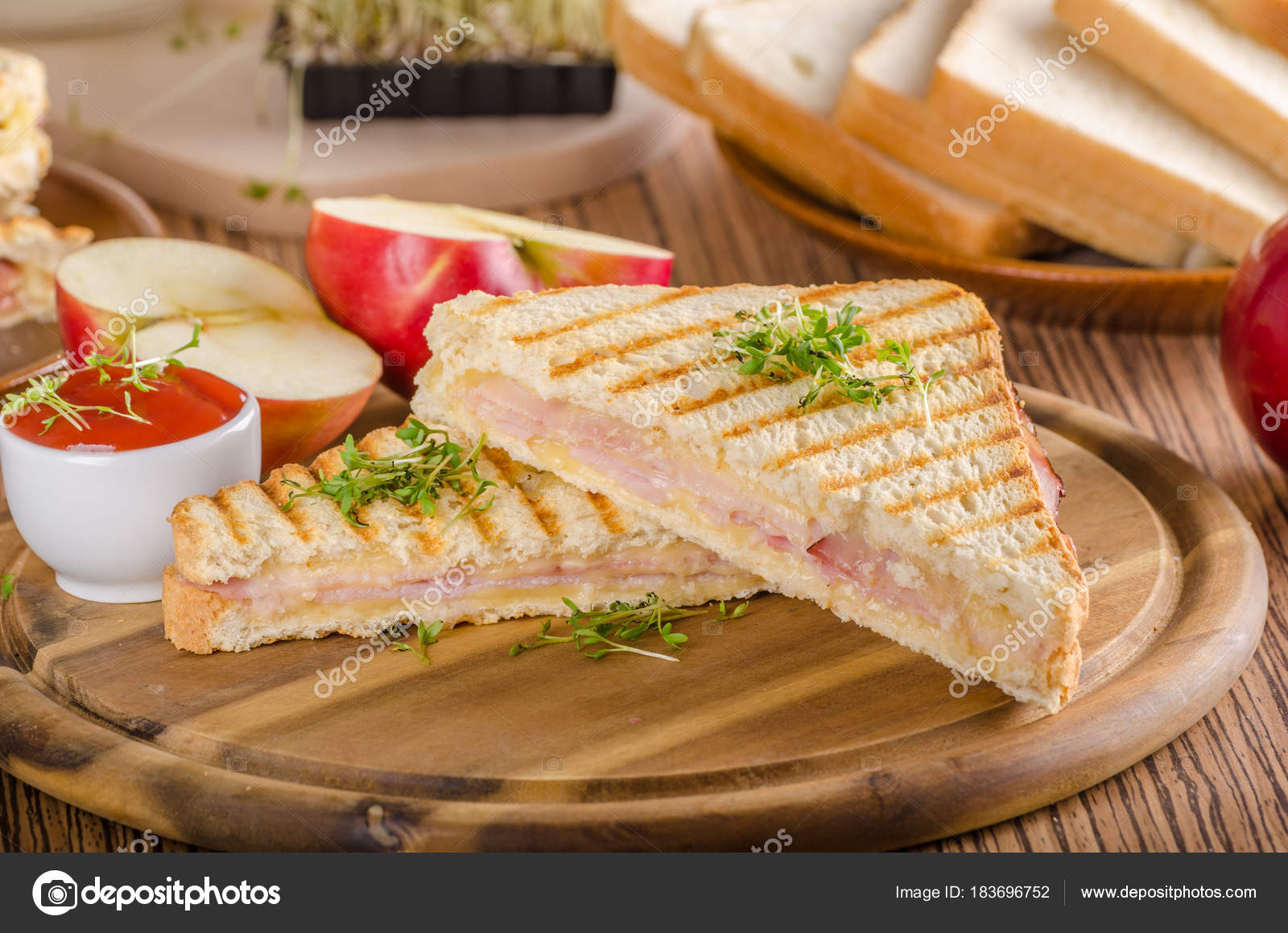 Peynir ve jambon ve reçel ile lezzetli kekler Peynir ve jambon ve reçel ile lezzetli kekler