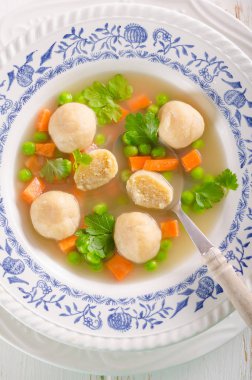 Bahar tavuk çorbası erişte, sebze ve tost