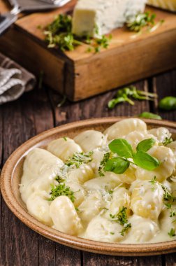 Peynirli gnocchi rokfor soslu ve galic