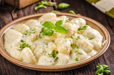 Peynirli gnocchi rokfor soslu ve galic