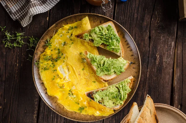 Nhoque de queijo com molho de queijo azul e gálico — Fotografia de Stock