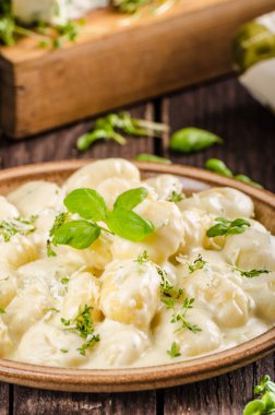 Peynirli gnocchi rokfor soslu ve galic