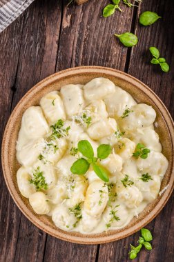 Peynirli gnocchi rokfor soslu ve galic