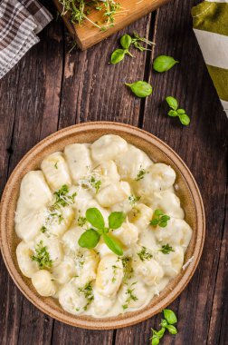 Peynirli gnocchi rokfor soslu ve galic