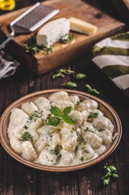 Peynirli gnocchi rokfor soslu ve galic
