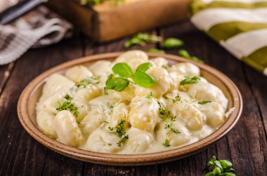 Peynirli gnocchi rokfor soslu ve galic