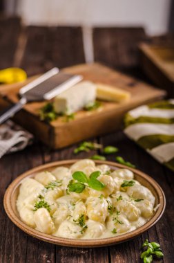 Peynirli gnocchi rokfor soslu ve galic