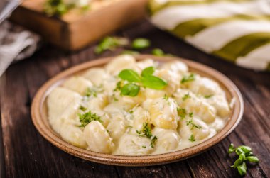 Peynirli gnocchi rokfor soslu ve galic