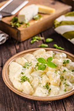 Peynirli gnocchi rokfor soslu ve galic