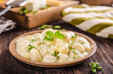 Peynirli gnocchi rokfor soslu ve galic
