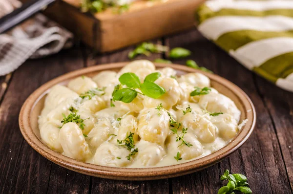 Cheese gnocchi with blue cheese sauce and galic — Stock Photo, Image