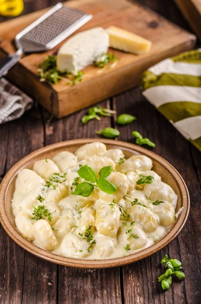 Peynirli gnocchi rokfor soslu ve galic
