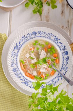 Bahar tavuk çorbası erişte, sebze ve tost