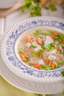 Tavuk köfte ile taze sebze çorbası