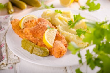 Taze weiner schitzel orijinal, patates püresi