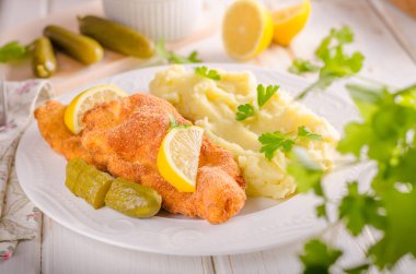 Taze weiner schitzel orijinal, patates püresi