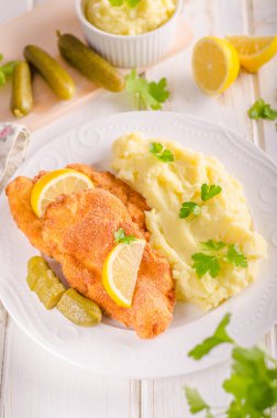 Taze weiner schitzel orijinal, patates püresi