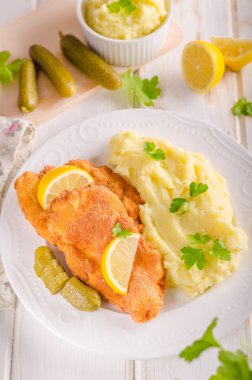 Taze weiner schitzel orijinal, patates püresi