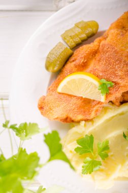 Taze weiner schitzel orijinal, patates püresi