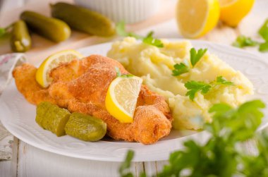 Taze weiner schitzel orijinal, patates püresi