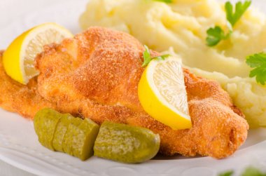 Taze weiner schitzel orijinal, patates püresi