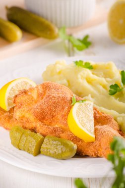 Taze weiner schitzel orijinal, patates püresi