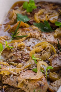 Fırında domuz pirzolası