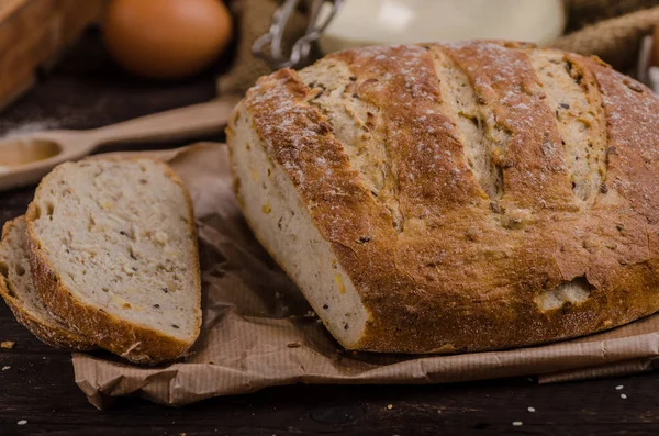 Zelfgebakken brood, product foto — Stockfoto