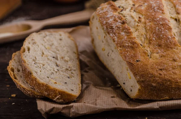 Zelfgebakken brood, product foto — Stockfoto