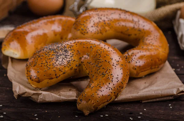 Las semillas de amapola rollo pastelería —  Fotos de Stock