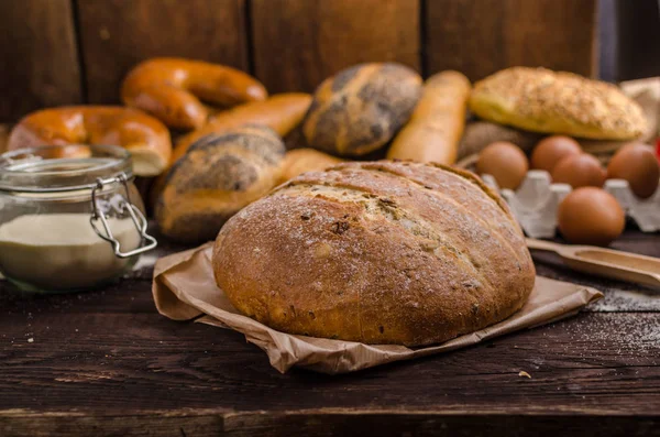 Σπιτικό ψωμί, φωτογραφία του προϊόντος — Φωτογραφία Αρχείου