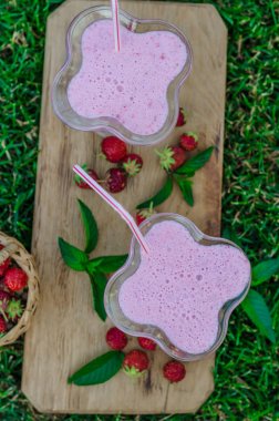 Yaz dışında Strawberrie güler yüzlü