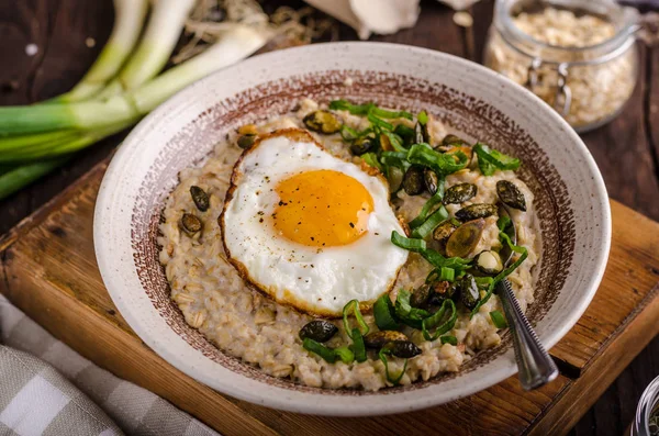 Oatmeal salty with spring onion and egg — Stock Photo, Image