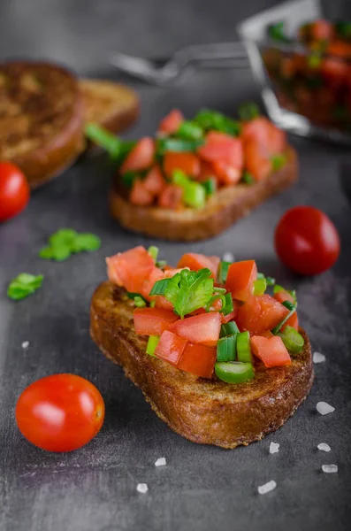French garlic toast with vegetable salad — Stock Photo, Image