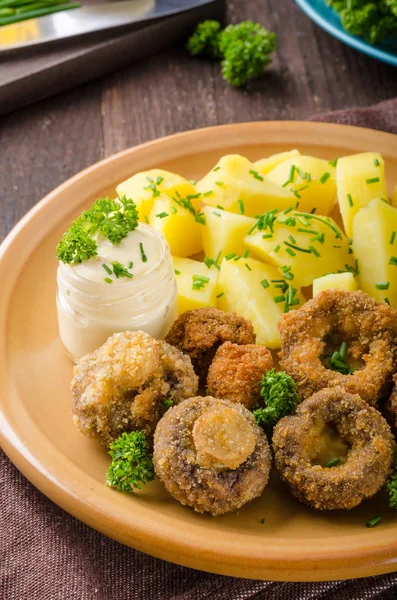 Champiñones fritos con mayonesa —  Fotos de Stock