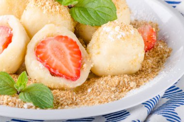 Doldurulmuş çilek köfte