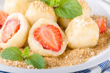 Doldurulmuş çilek köfte