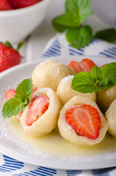 Stuffed strawberry dumplings — Stock Photo, Image