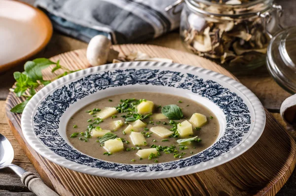 Potato mushrooms garlic soup — Stock Photo, Image