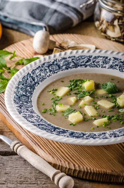 Potato mushrooms garlic soup — Stock Photo, Image