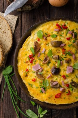 Taze omlet, turşu mantar ve biber