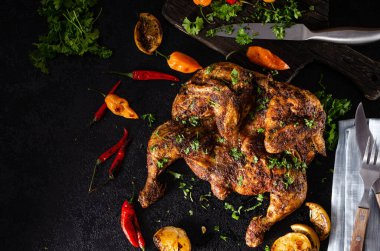 Izgara baharatlı tavuk