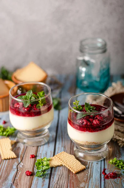 Delicioso postre en vidrio — Foto de Stock