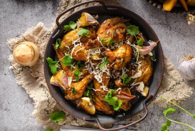 Mavi peynirli sarımsaklı tavuk kanadı