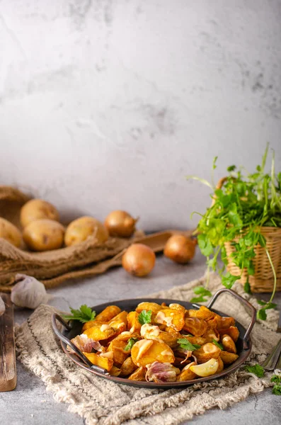 Чеснок домашнего приготовления картофеля — стоковое фото